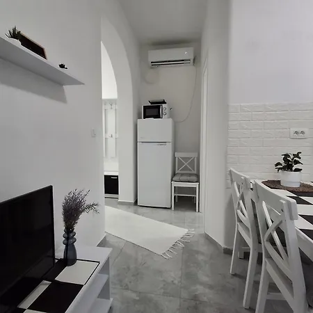 September 2025 Fun&joy Apartment